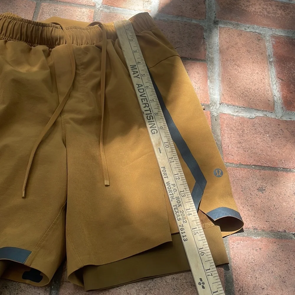 Men’s lulu lemon shorts - Picture 7 of 7